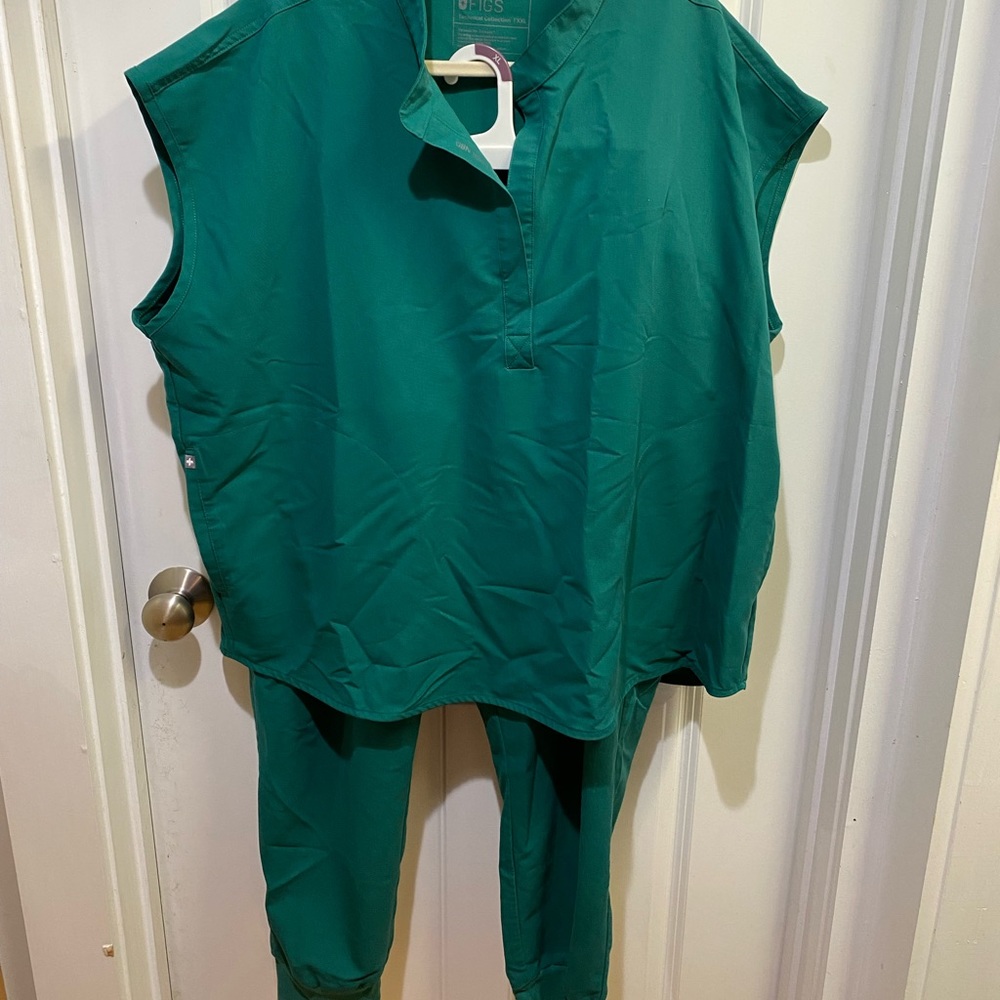 Figs Scrubs XXL